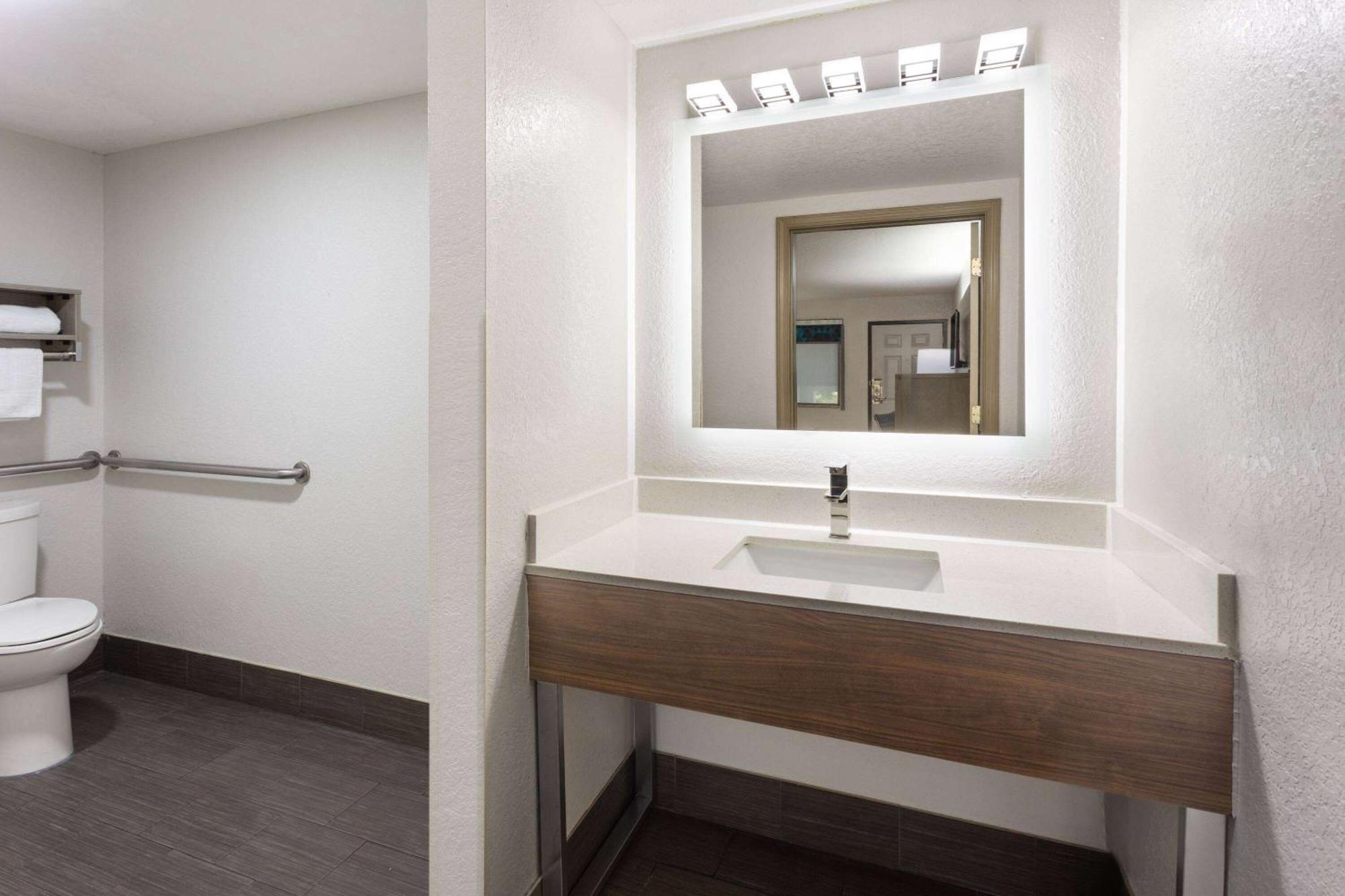 Super 8 By Wyndham Prattville Montgomery Екстер'єр фото