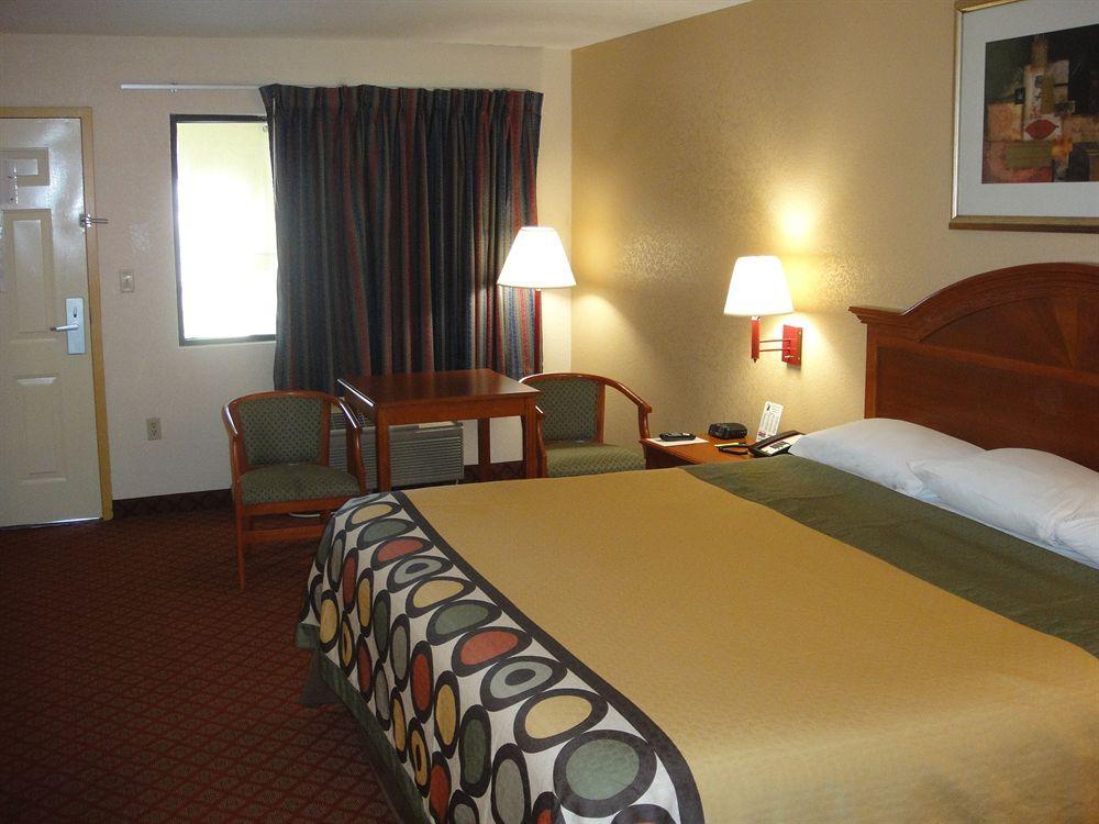 Super 8 By Wyndham Prattville Montgomery Екстер'єр фото
