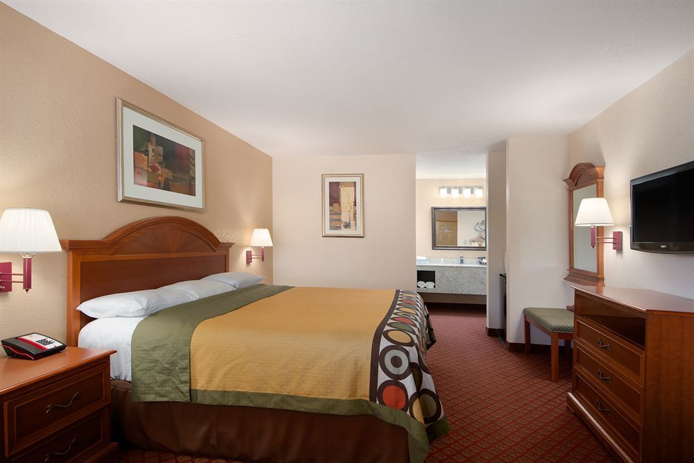 Super 8 By Wyndham Prattville Montgomery Екстер'єр фото